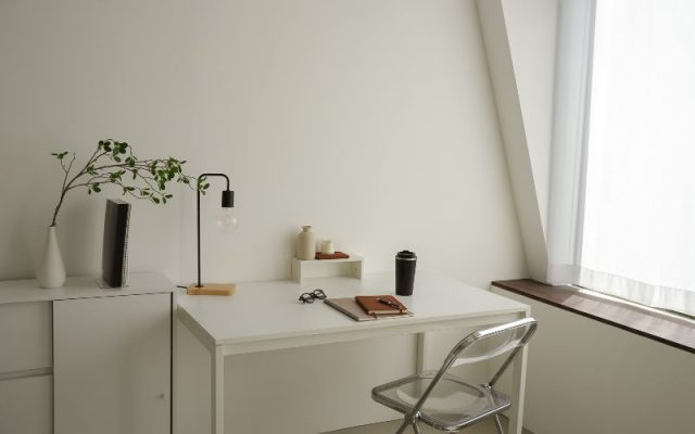 Bí quyết chọn bàn ghế làm việc tại nhà chất lượng và tối ưu diện tích.
