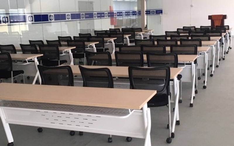 Bàn gấp BHT14B lựa chọn lý tưởng cho không gian đào tạo 